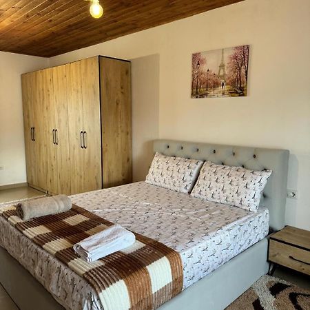 Villa Zefi Rrenc Papaj Exteriör bild