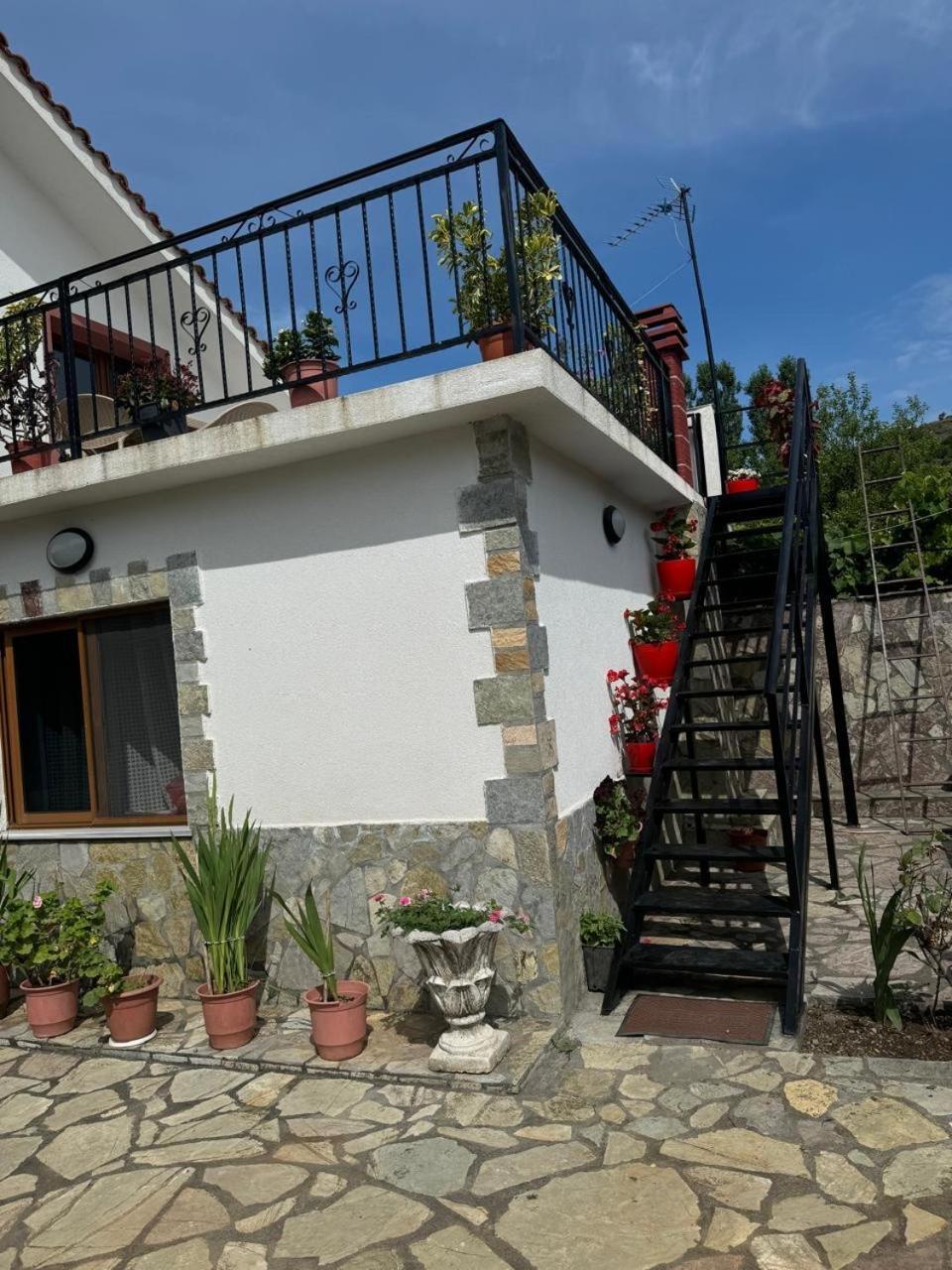 Villa Zefi Rrenc Papaj Exteriör bild