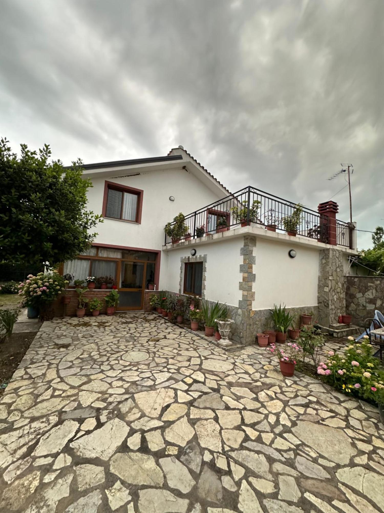 Villa Zefi Rrenc Papaj Exteriör bild