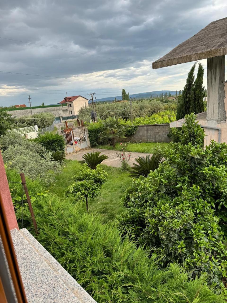 Villa Zefi Rrenc Papaj Exteriör bild