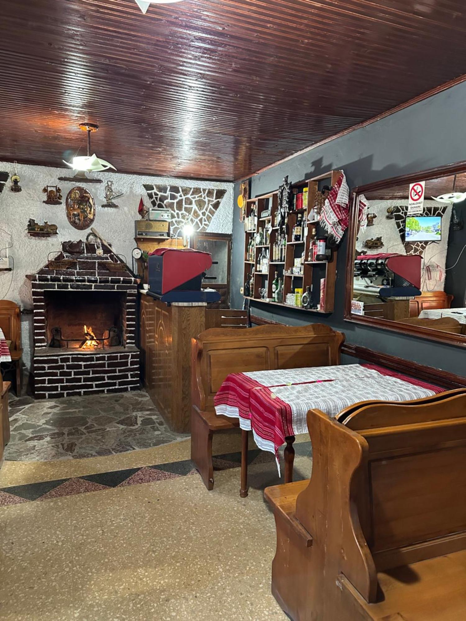 Villa Zefi Rrenc Papaj Exteriör bild